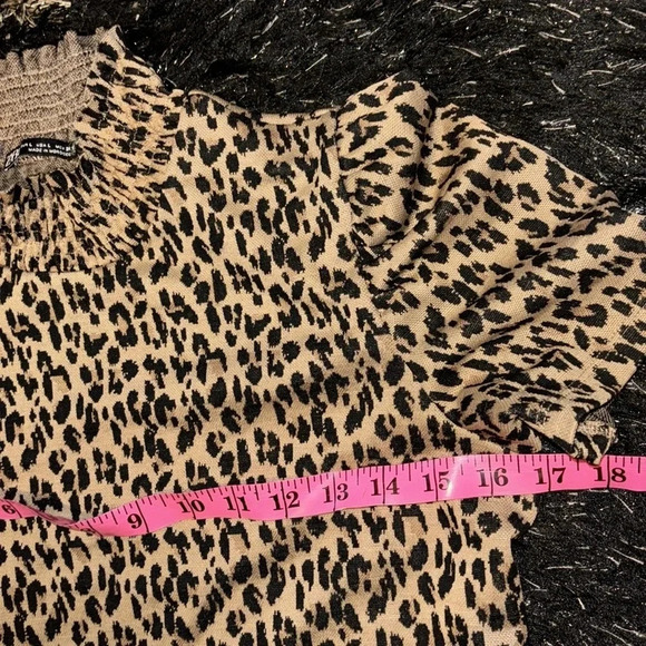 ZARA Mock Neck short Sleeve knit Leopard print top Sz Large - Picture 5 of 10